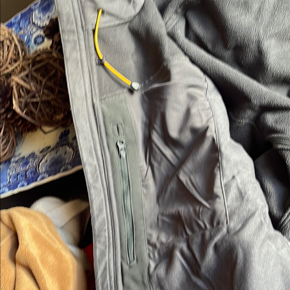 Mountain Hardwear Black Jacket - Picture 7 of 11